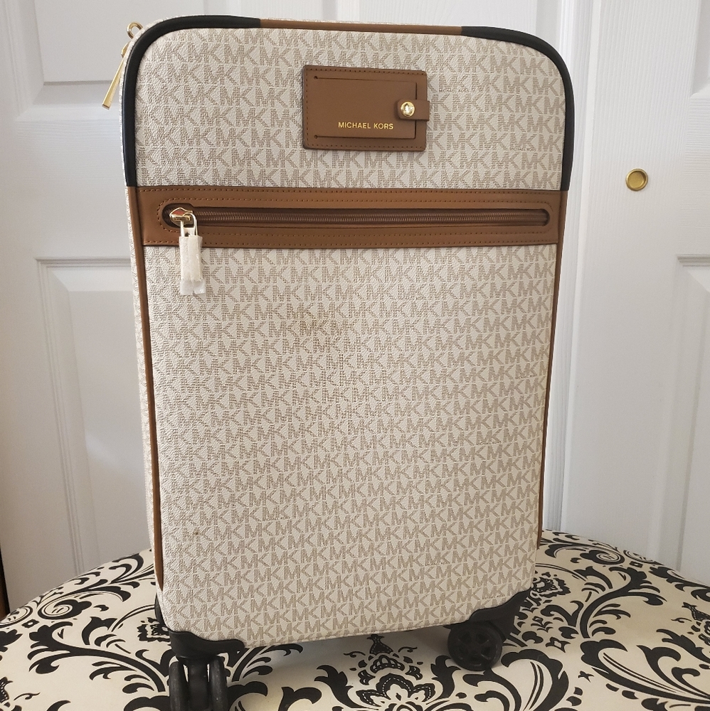 Michael Kors Vanilla Trolley Travel Suitecase